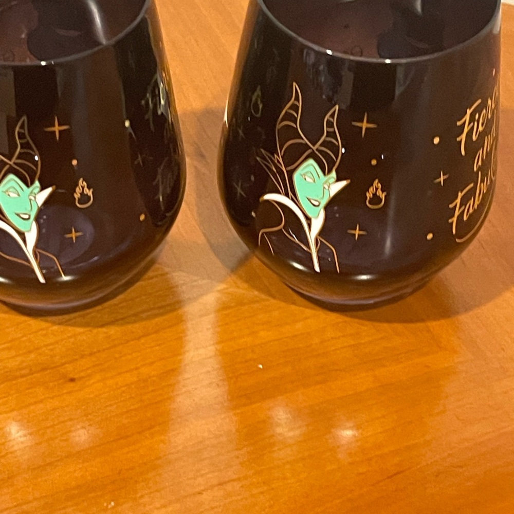Disney Hallmark Black Set of 2 wine glasses featuring Disney Villains - Picture 4 of 7